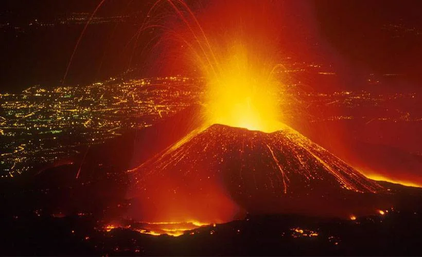 Etna Yanardağı yeniden faaliyete geçti