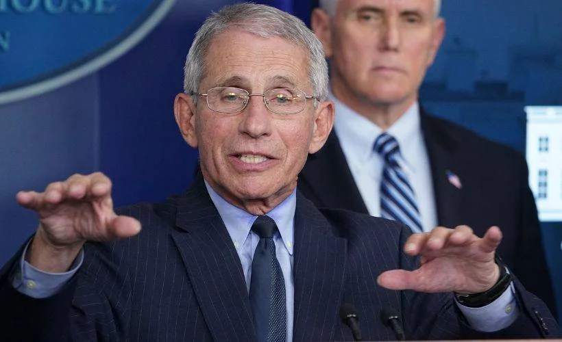 Fauci: Amerikalılar 2022'de Maske Takabilir