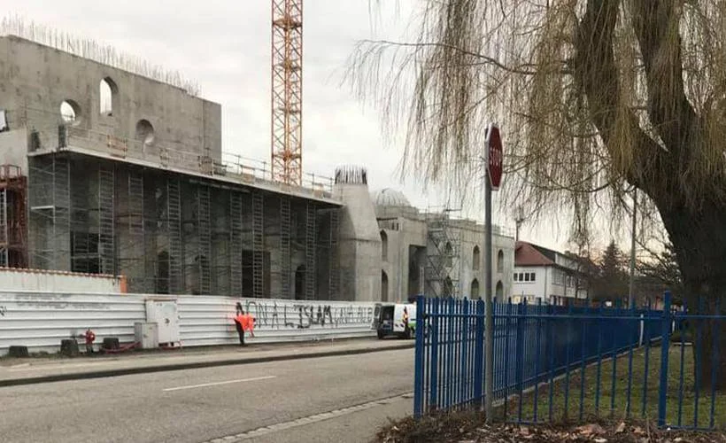 Fransa'da Eyüp Sultan Camisi'ne çirkin saldırı
