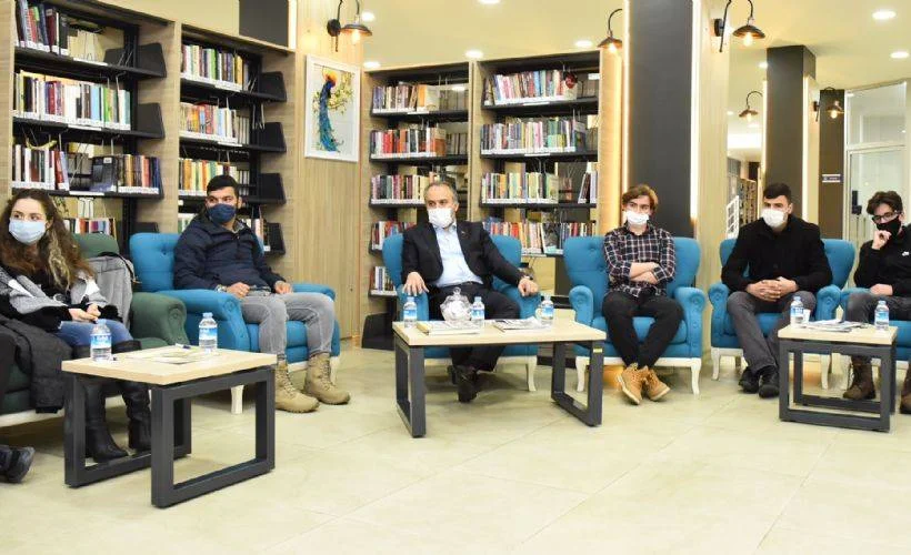 Gelecek gençlerle şekillenecek