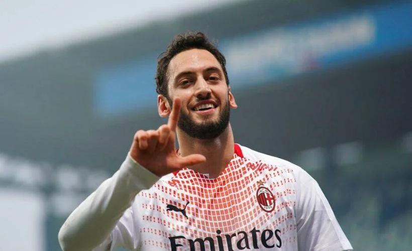 Hakan Çalhanoğlu'ndan Galatasaray'a...