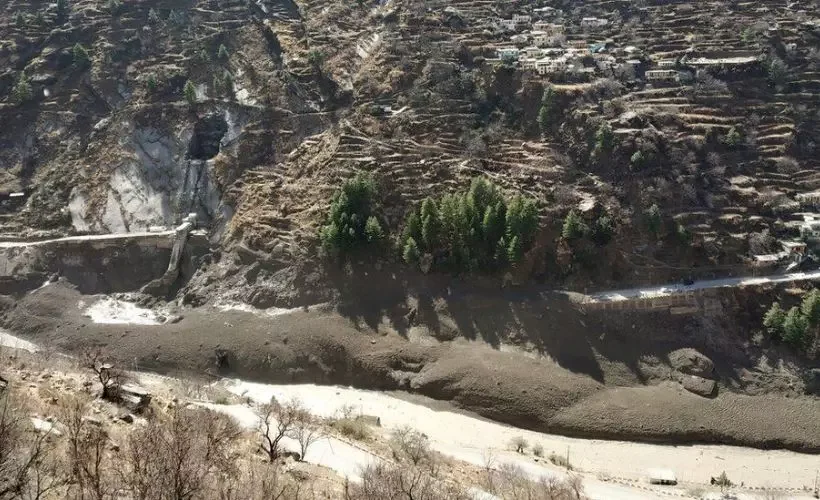 Hindistan'da buzul baraj yıktı, çok sayıda can kaybı var