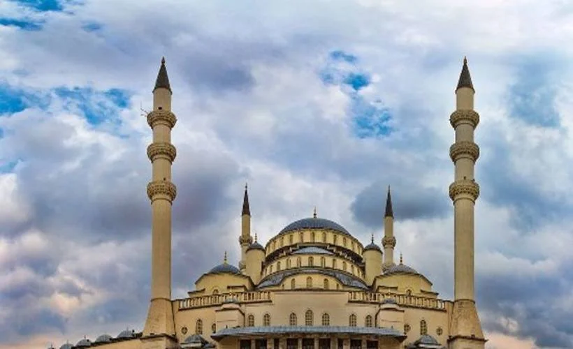 İlk Cuma nerede kılındı?