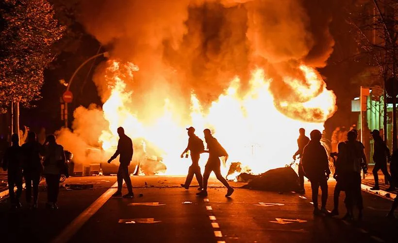 İspanya'da Rapçi Hasel'e destek gösterileri yağmaya dönüştü