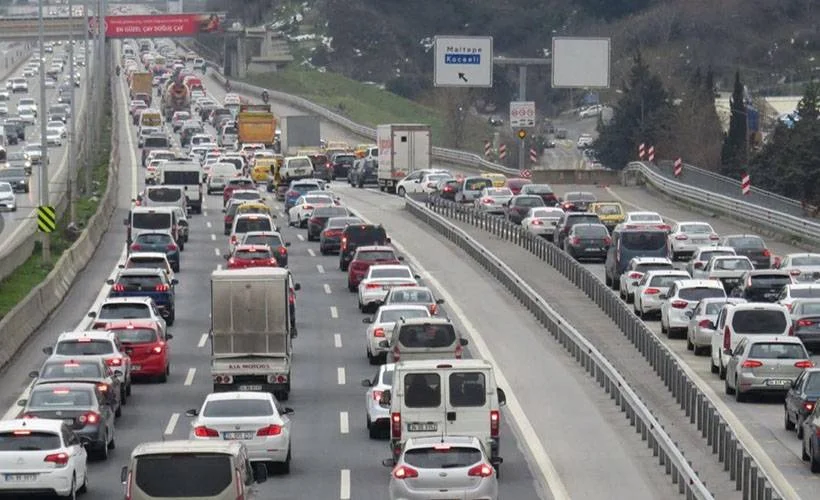 İstanbul'un trafik akışında yoğunluk yaşanıyor