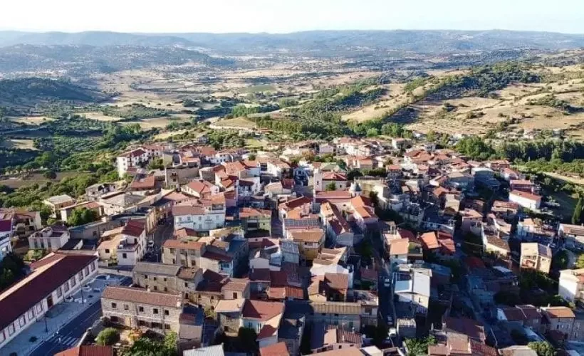 İtalya'nın Oniferi kasabasında koronaya yakalanmak yasak