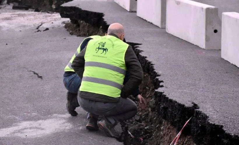 'İzmir'deki 6 bin artçı heyelanları tetikledi'