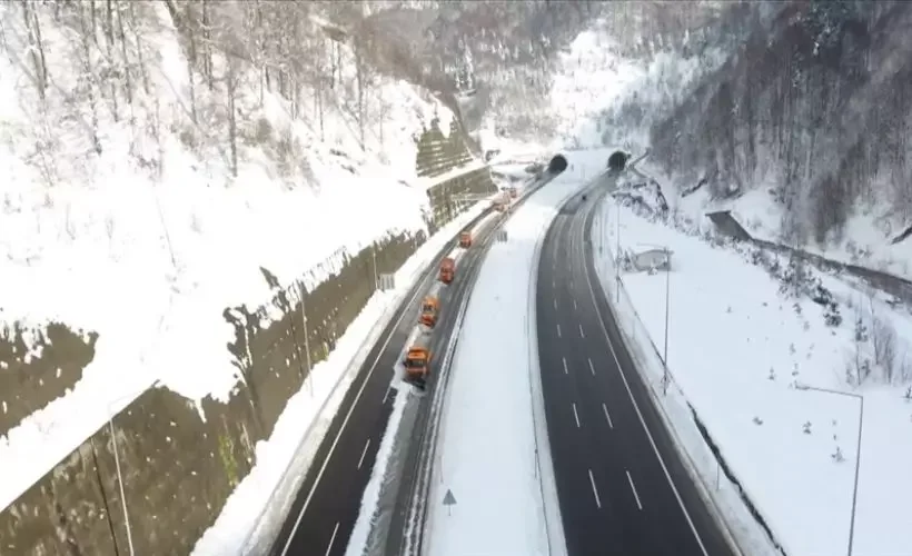 'Kar kaplanları' Bolu Dağı'nda kar mesaisinde