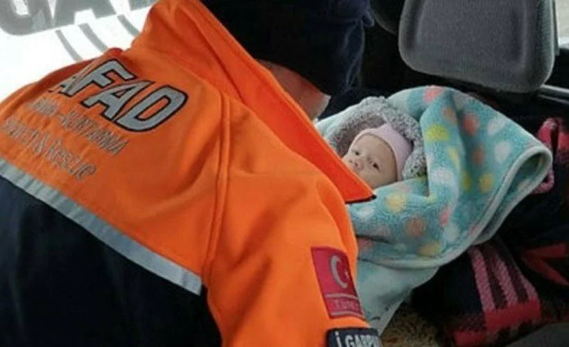 Karda mahsur kalan hamile kadın ve bebeği böyle kurtarıldı