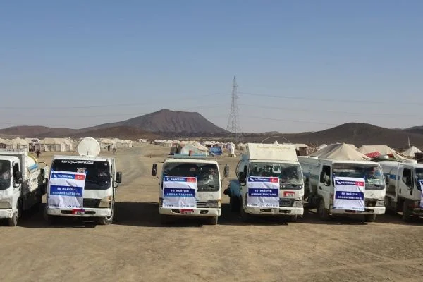 Kardeş Eli Derneği Yemen'e 100 tanker su, 500 koli gıda, 500 koli hijyen paketi dağıtımı gerçekleştirdi