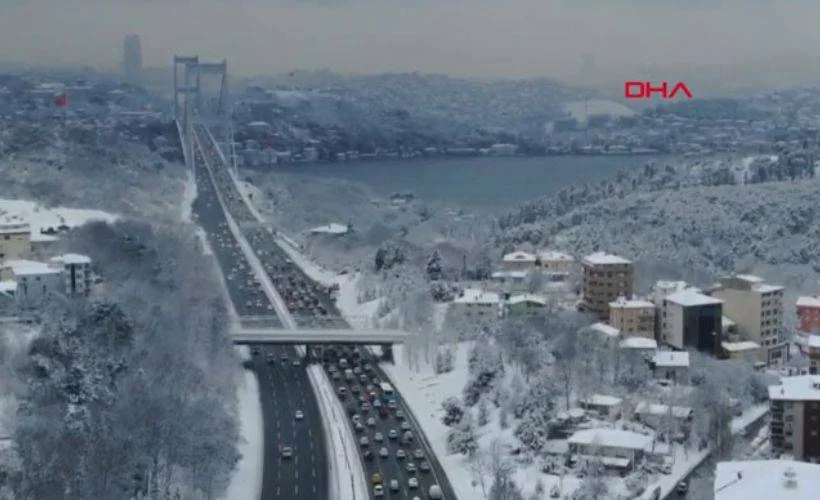 Kavacık'ta kar yağışı: FSM yönünde trafik durma noktasına geldi