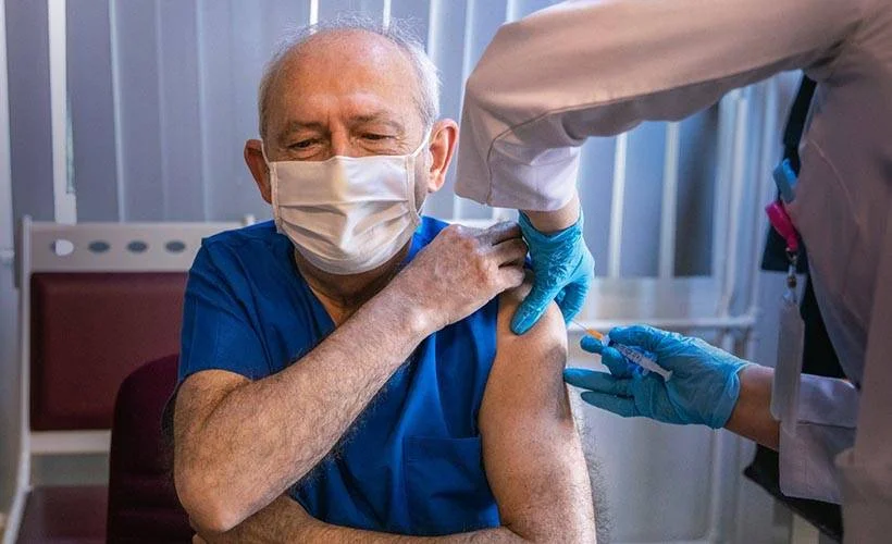 Kılıçdaroğlu Kovid-19 aşısının ilk dozunu yaptırdı