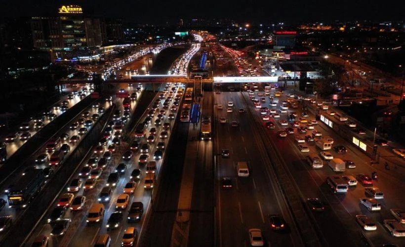 Kısıtlama öncesi İstanbul trafiğinden görüntüler
