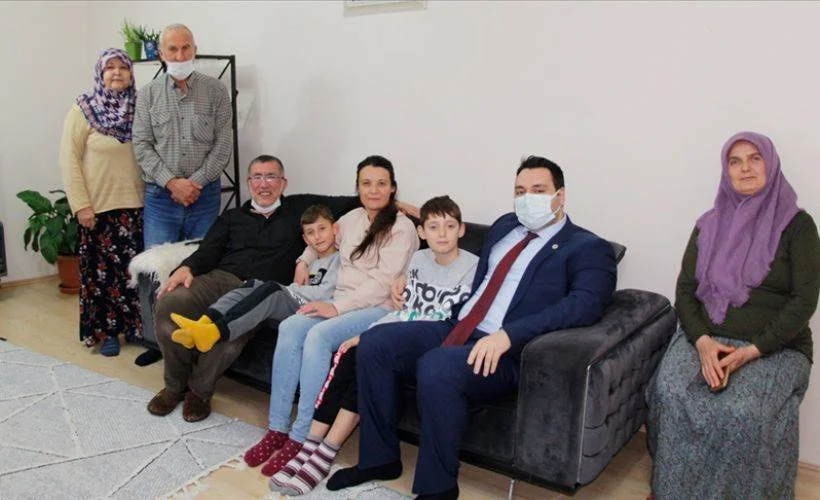 Kurtarılan denizcilerin aileleri mutlu