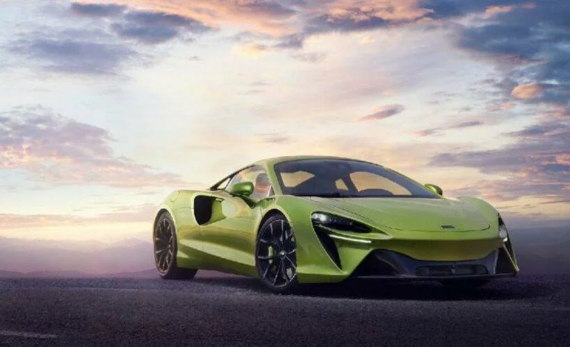 Mclaren'den yeni hibrit canavarını tanıttı