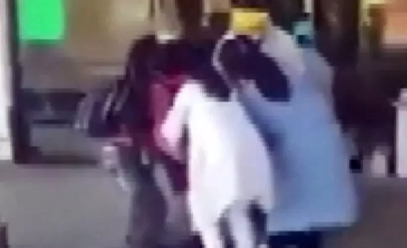 Meksika'da hastanelerin kapasitesi doldu, hamile kadın sokak ortasında doğum yaptı