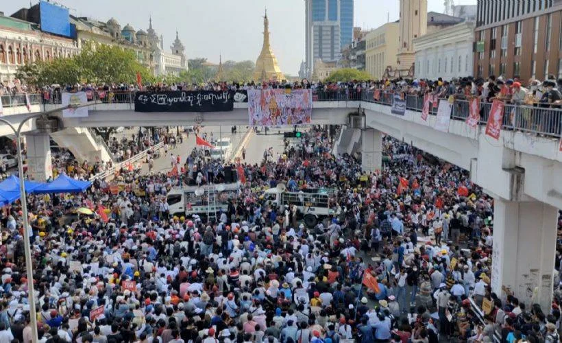 Myanmar'dan darbe karşıtı protesto görüntüleri