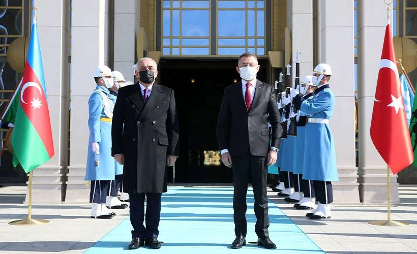Oktay, Azerbaycan Başbakanı Asadov ile görüştü