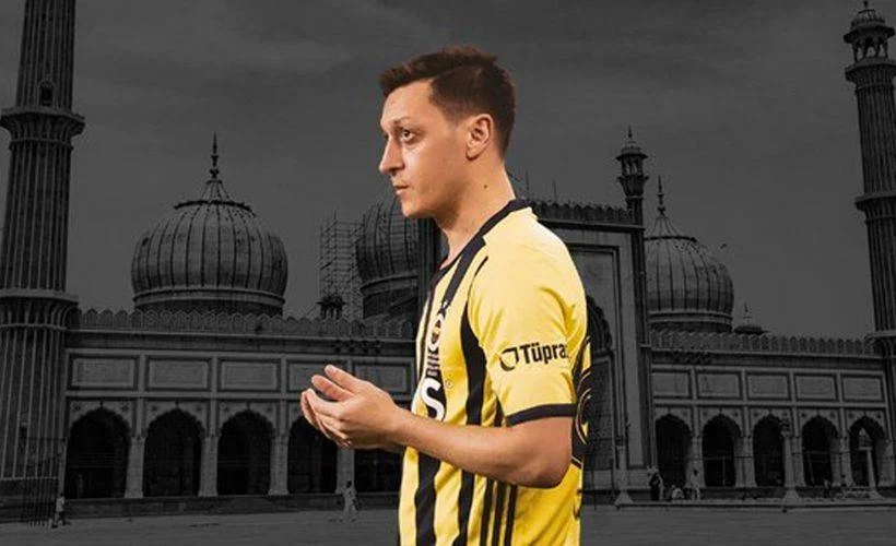 Özil'in 'Hayırlı Cumalar' mesajına Altaylı'nın tepkisi: Futbolcu olarak mı geldi imam mı oldu?