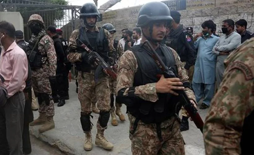 Pakistan'da karakola saldırı