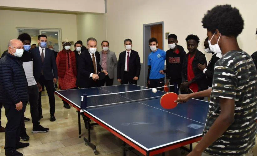 Pandemi esaretinde sporla moral buldular! Yabancı öğrenciler ailelerini 1,5 yıldır göremiyor