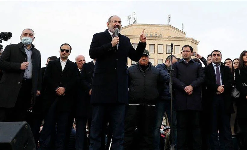 Sarkisyan, darbe girişimi yapan Genelkurmay Başkanını görevden alma kararnamesini imzalamadı