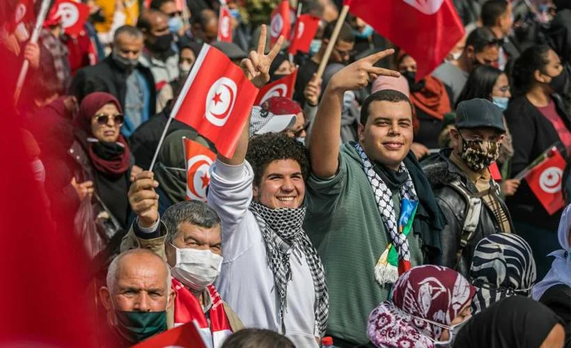 Tunus'ta binlerce En Nahda yanlısı sokağa döküldü