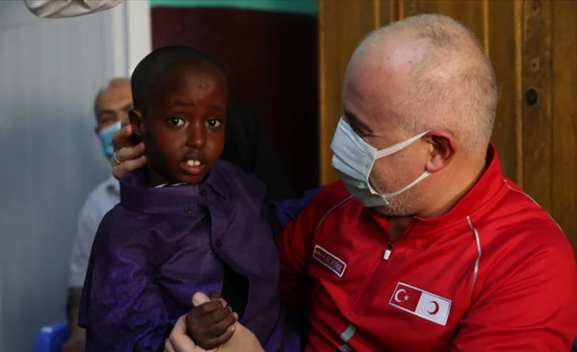 Türk Kızılay, Somali'de her gün 3 bin kişiye yemek dağıtıyor