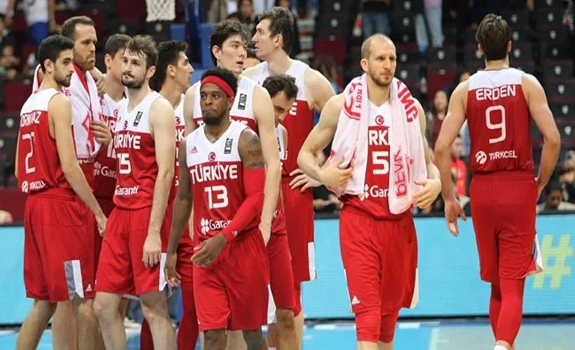 Türkler basketbolda ilk Amerikalılar'la kapıştı
