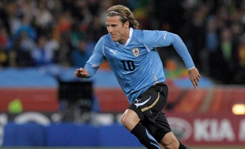Uruguaylı efsane oyuncu Forlan: 'Galatasaray, Fenerbahçe ve Beşiktaş'ın bana ilgisi oldu'