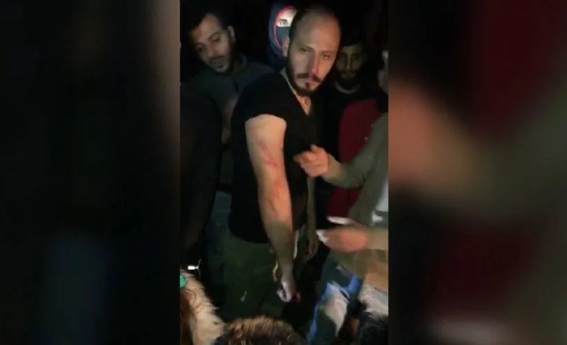 Yunan askerleri göçmenleri darbedip, paralarına ve ayakkabılarına el koydu
