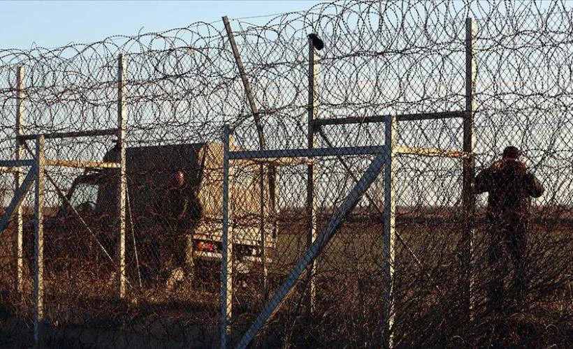 Yunan askerleri göçmenleri darbedip, paralarına ve ayakkabılarına el koydu
