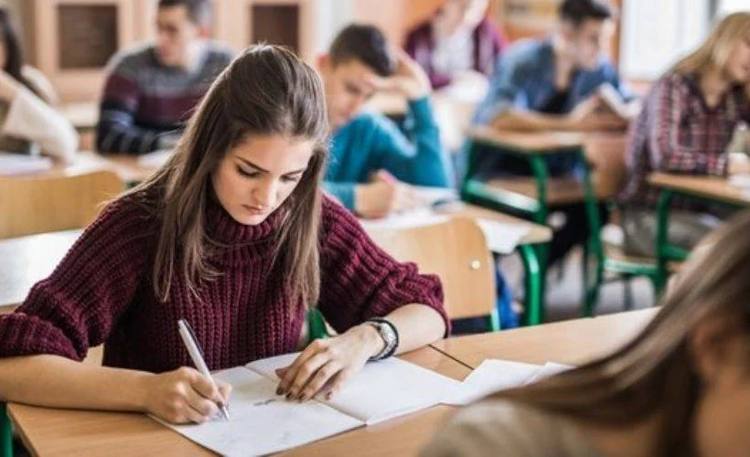 8. sınıf öğrencileri nasıl eğitim görecek? 8.sınıflar haftada kaç gün okula gidecek? MEB açıklaması
