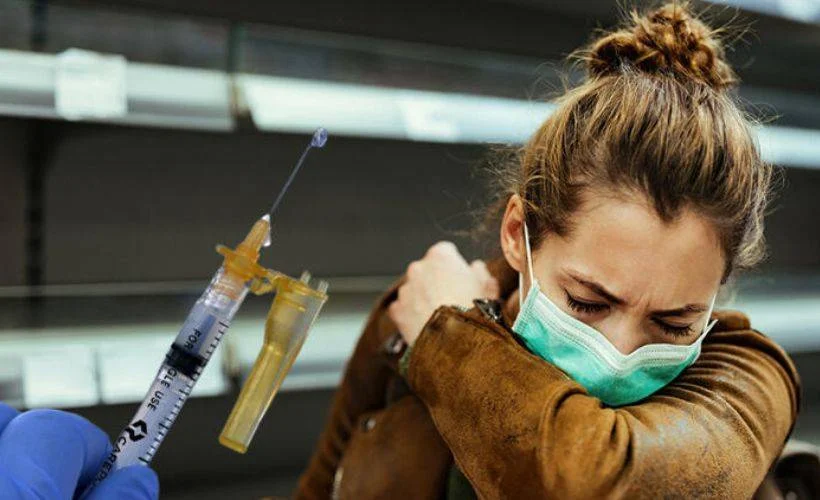 ABD'den yeni koronavirüs kılavuzu: Aşılanmış kişilerin maske zorunluluğu kaldırıldı
