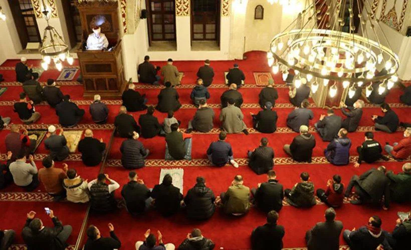 Anadolu'nun en eski camisi Habib-i Neccar'da Berat Kandili kutlandı
