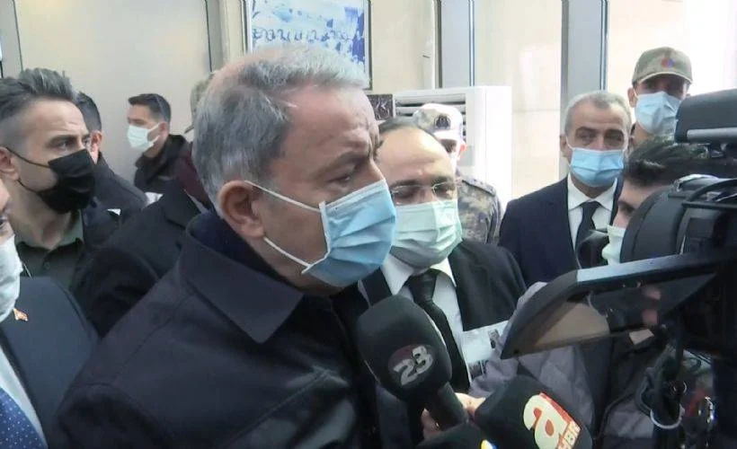 Bakan Akar, helikopter kazasında yaralanan askerlerin durumunun iyi olduğunu söyledi
