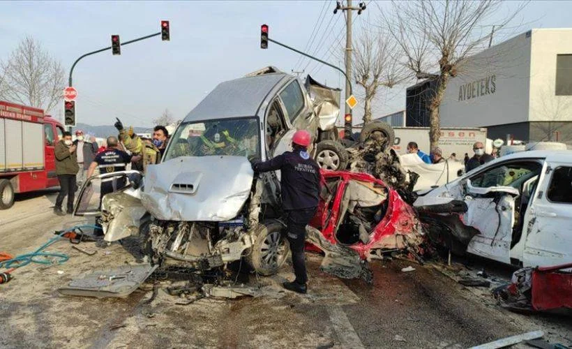 Bursa-Ankara kara yolunda zincirleme trafik kazası