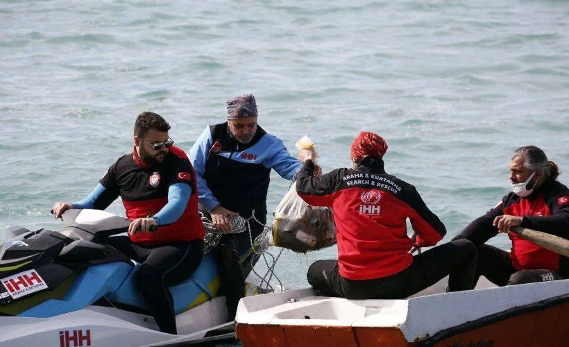 Daha temiz bir çevre için İstanbul Boğazı'na daldılar
