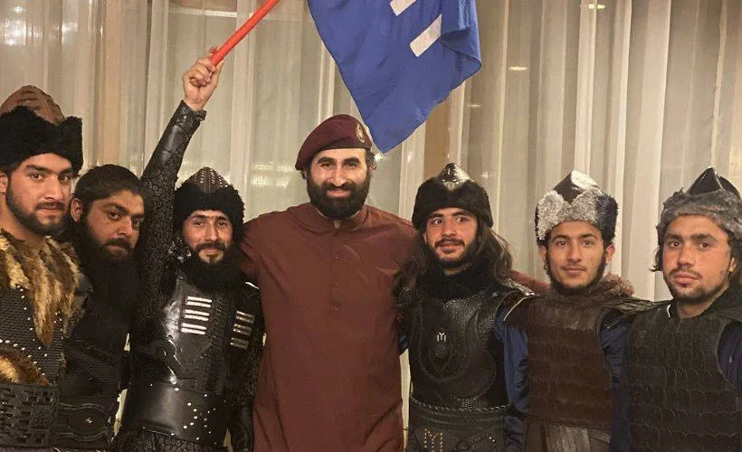 'Diriliş Ertuğrul' tutkunu Pakistanlı gençler, oyuncu Celal Al ile buluştu