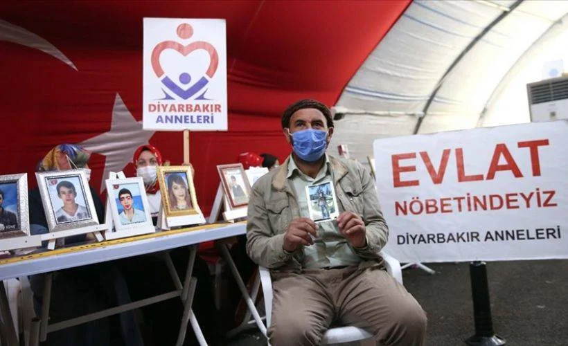 Diyarbakır'da evlat nöbetine bir aile daha katıldı