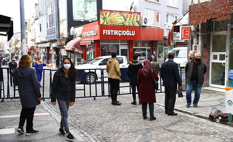 Edirne'de caddelerde '4 metrekareye 1 kişi' kuralı uygulanacak