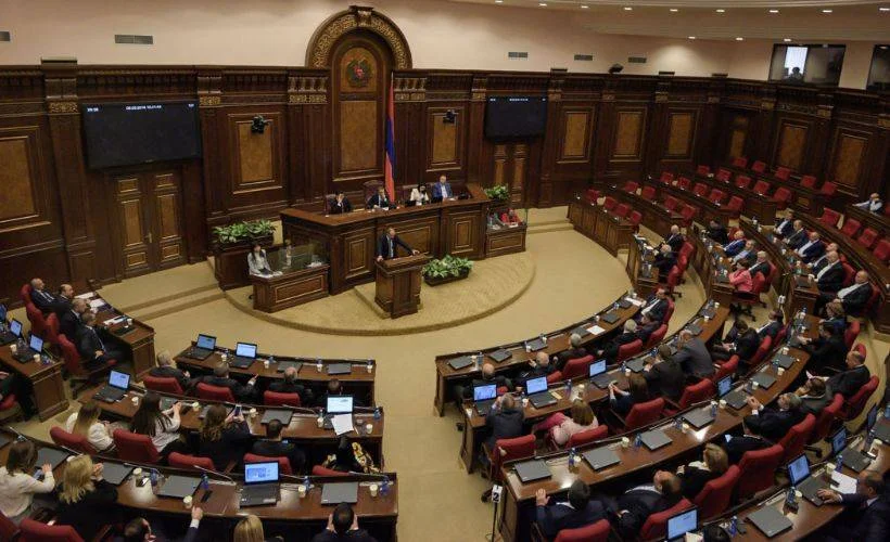Ermenistan'da 'savaş durumu' kaldırıldı