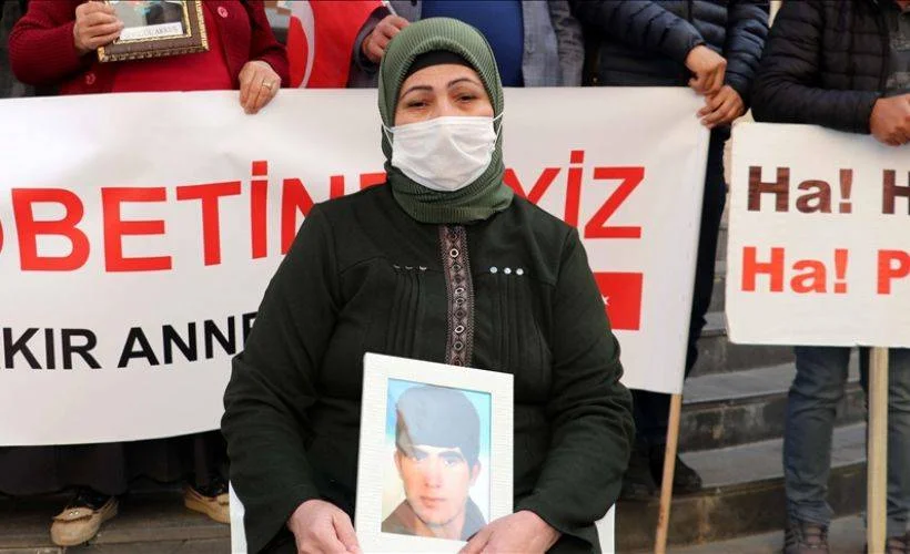'Evlat nöbeti'ne bir anne daha katıldı