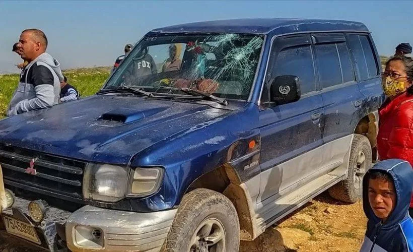 Filistinli anne ve baba çocuklarının yanında saldırıya uğradı