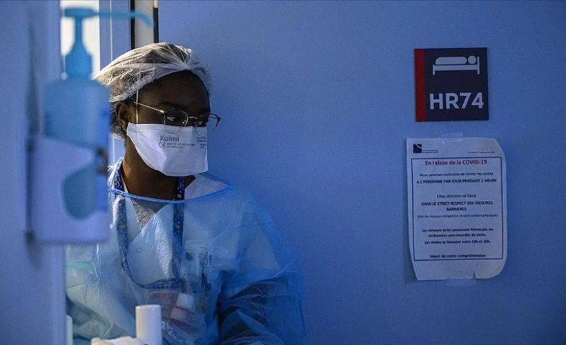 Fransız hekimlerden 'hükümetin Kovid-19 ile mücadele planı doktorları hasta seçmeye zorluyor' uyarısı