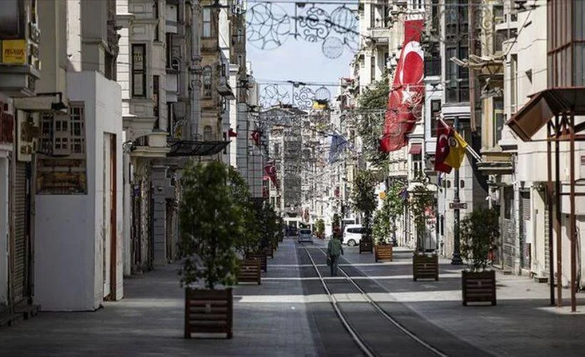 Hafta sonu sokağa çıkma yasağı geri mi geldi? Hangi saatler sokağa çıkma yasağı var?