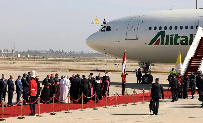 Irak'taki temaslarını bitiren Papa ülkesine döndü