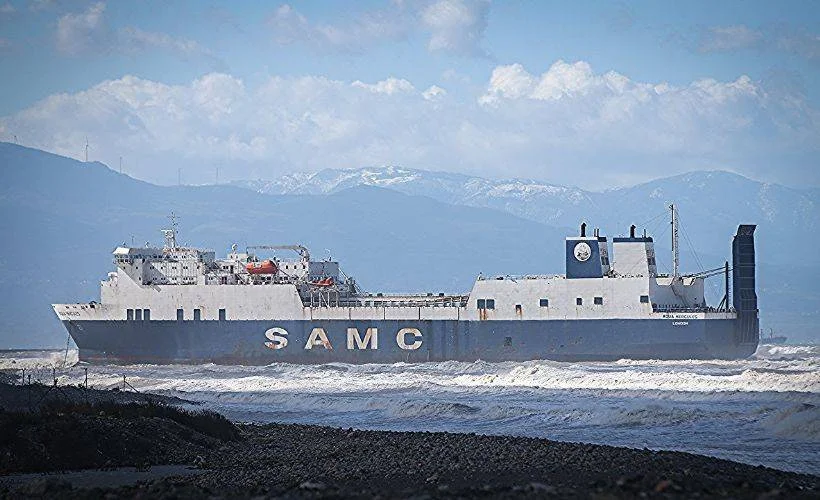 İskenderun Körfezi'nde demirli bulunan hacizli gemi karaya oturdu