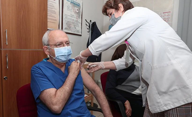 Kılıçdaroğlu Kovid-19 aşısının ikinci dozunu yaptırdı