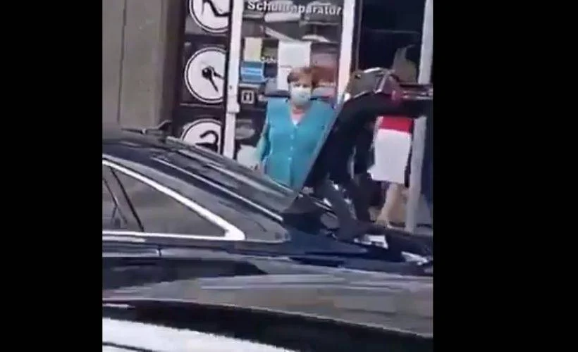 Merkel'den siyasilere örnek davranış